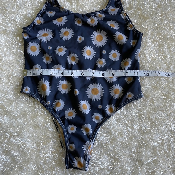 Bikini - Picture 4 of 6